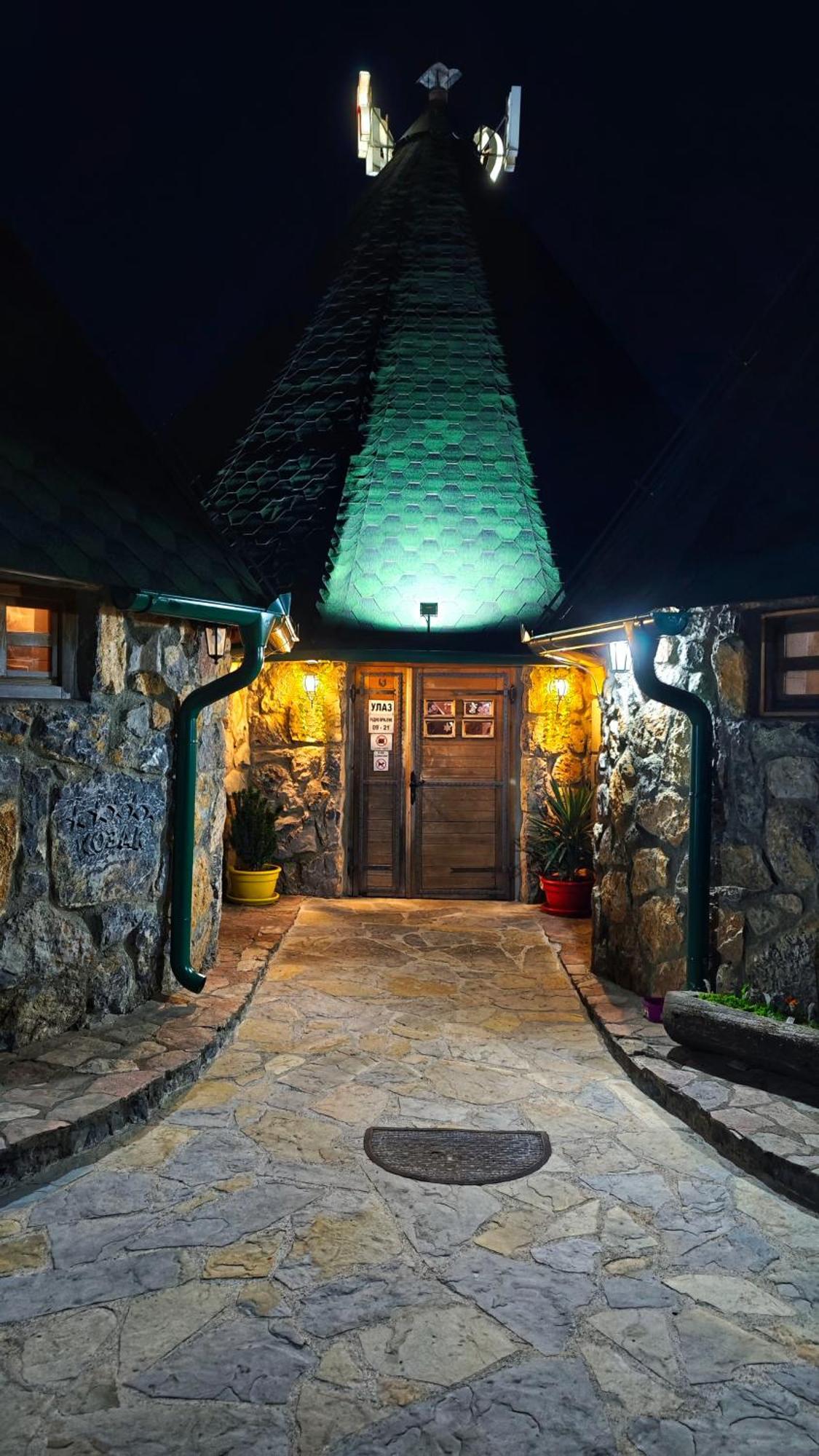Kozak Apartments & Restaurant 모이코바츠 외부 사진
