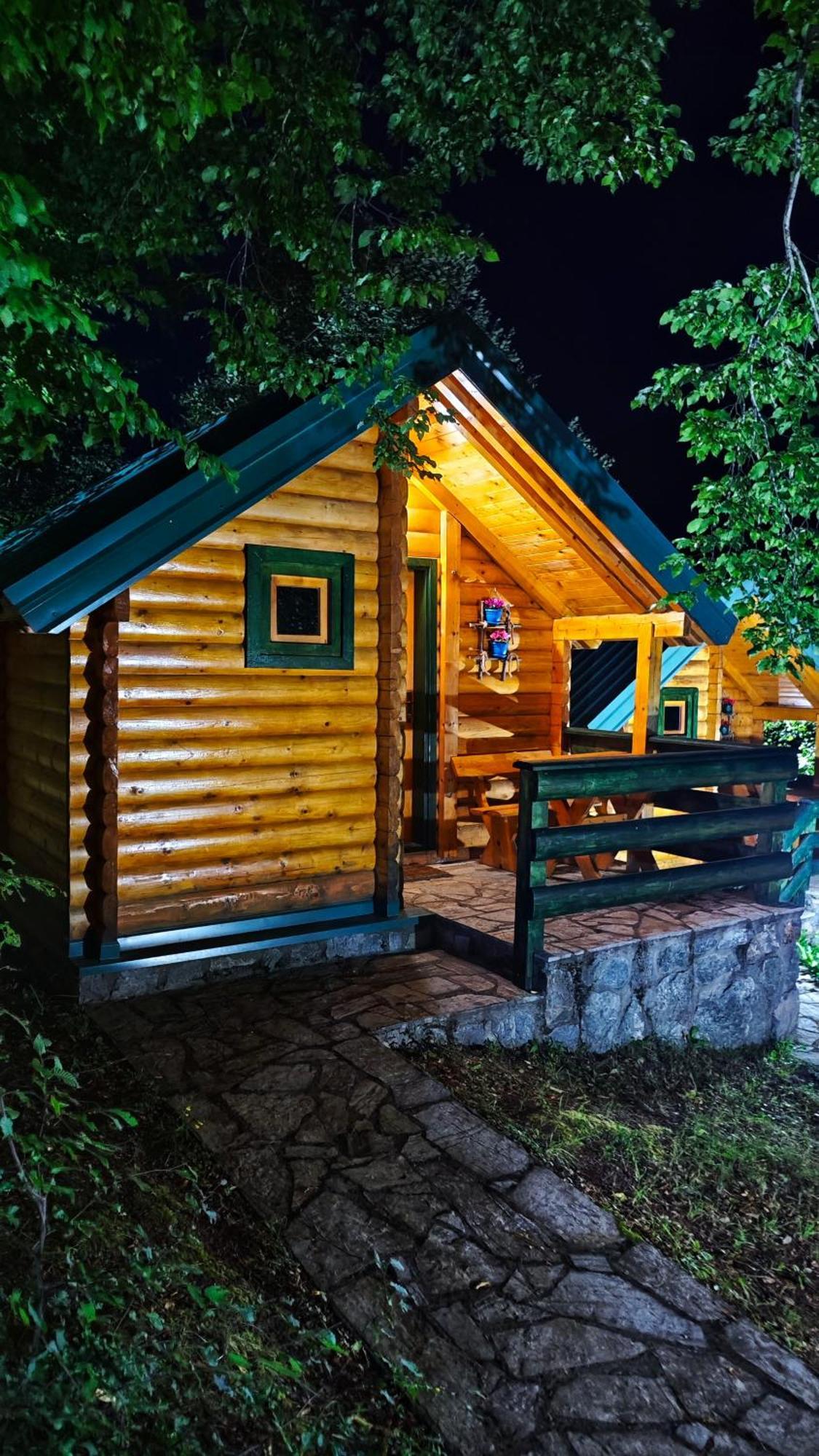 Kozak Apartments & Restaurant 모이코바츠 외부 사진