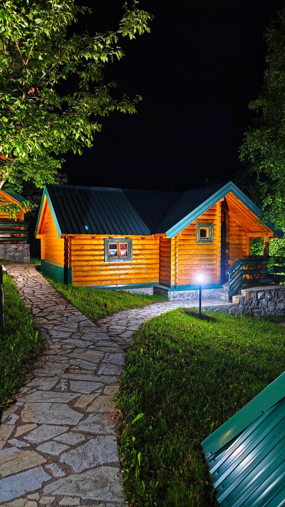 Kozak Apartments & Restaurant 모이코바츠 외부 사진