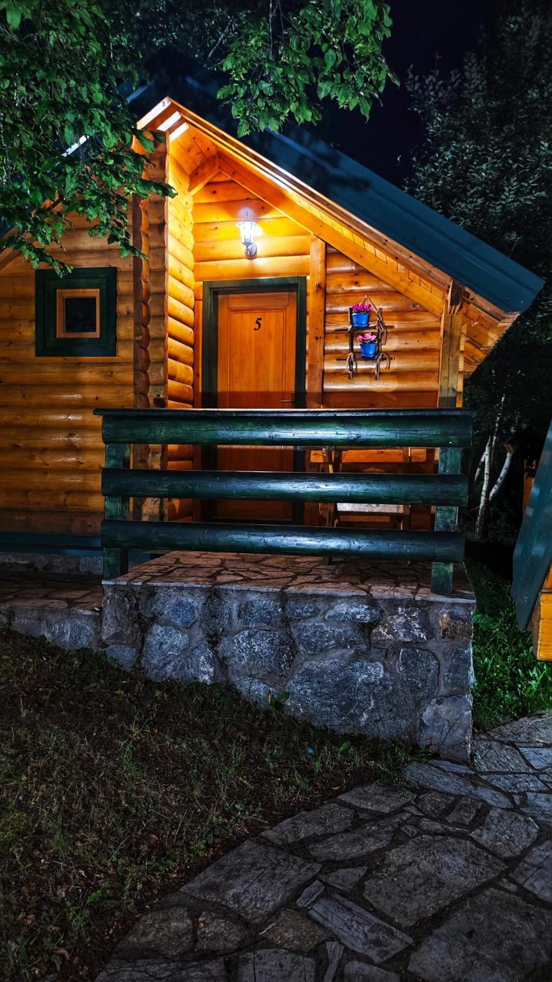 Kozak Apartments & Restaurant 모이코바츠 외부 사진