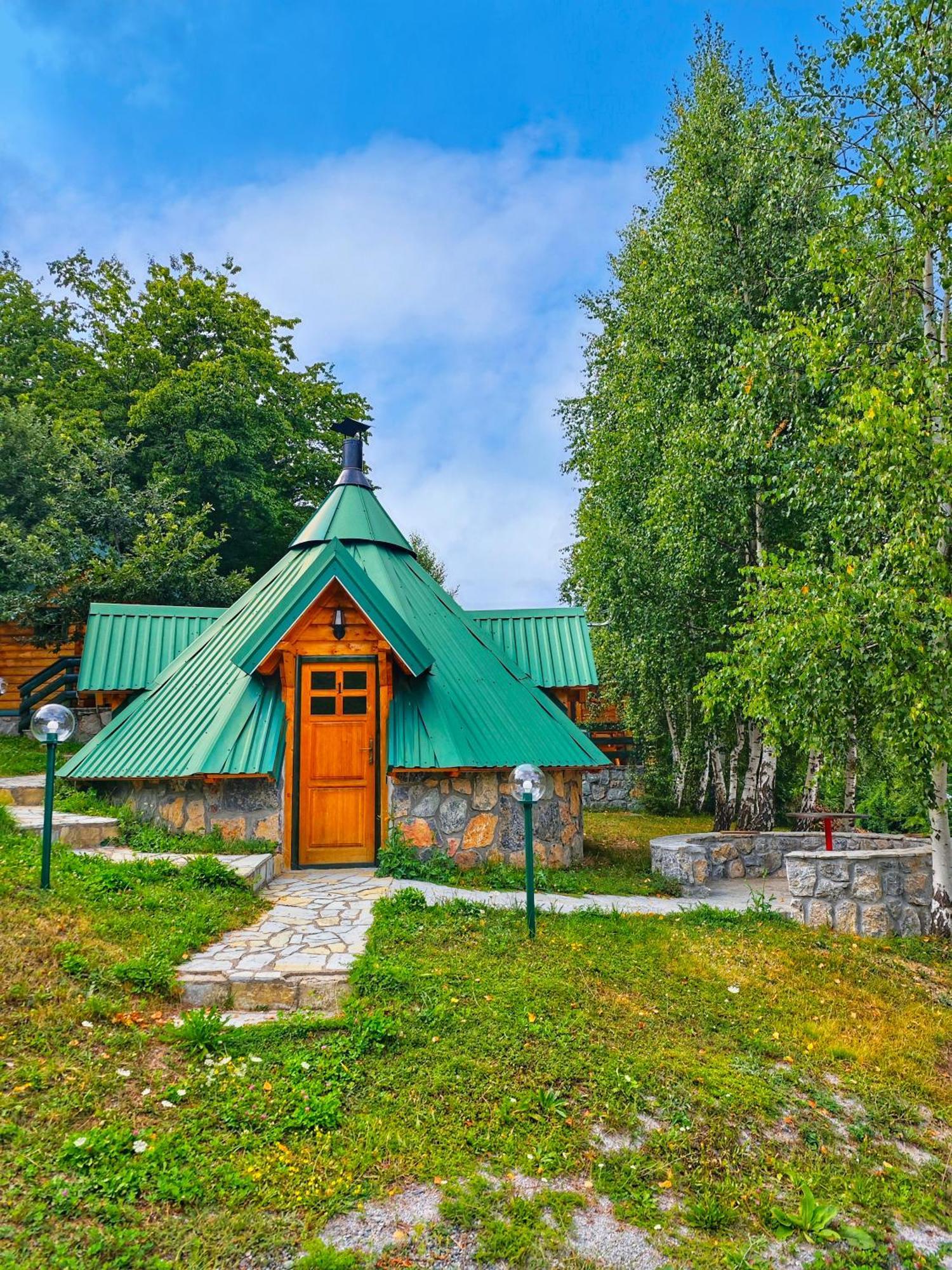 Kozak Apartments & Restaurant 모이코바츠 외부 사진