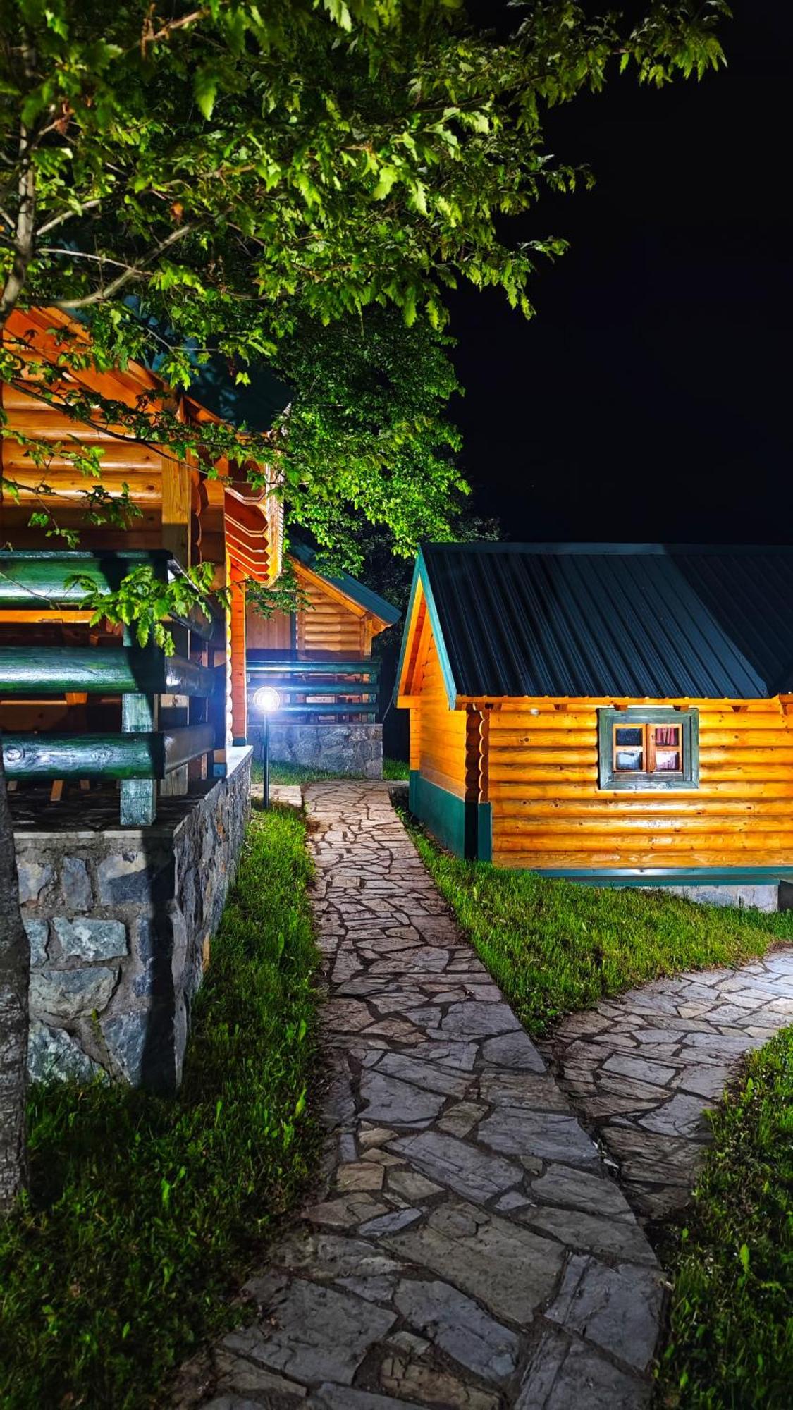 Kozak Apartments & Restaurant 모이코바츠 외부 사진