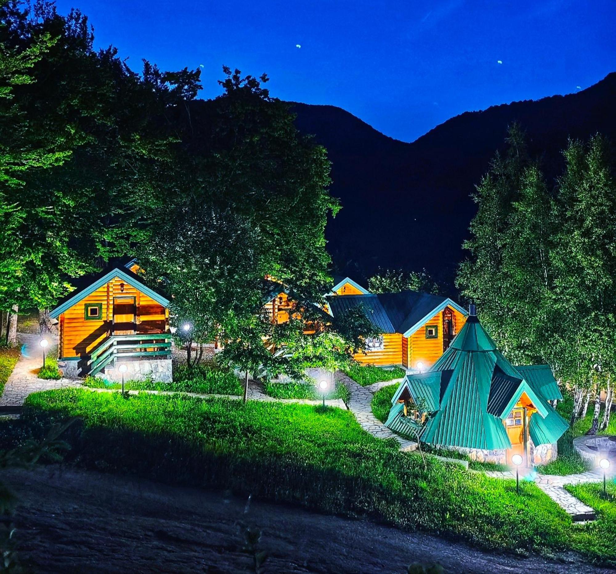Kozak Apartments & Restaurant 모이코바츠 외부 사진